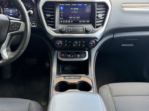 Used 2023 GMC Acadia SLE w/ Driver Convenience Package FWD image 8