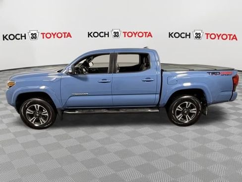 Used 2019 Toyota Tacoma TRD Sport image 4