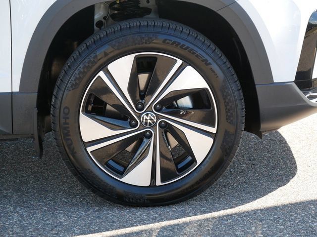 Certified 2024 Volkswagen Taos SE AWD/4WD image 9