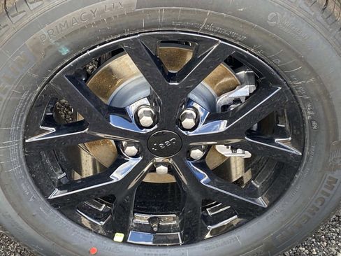 New 2026 Jeep Grand Cherokee Altitude image 6