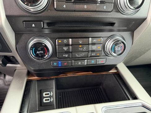 Used 2018 Ford F150 Lariat w/ Equipment Group 502A Luxury AWD/4WD image 22