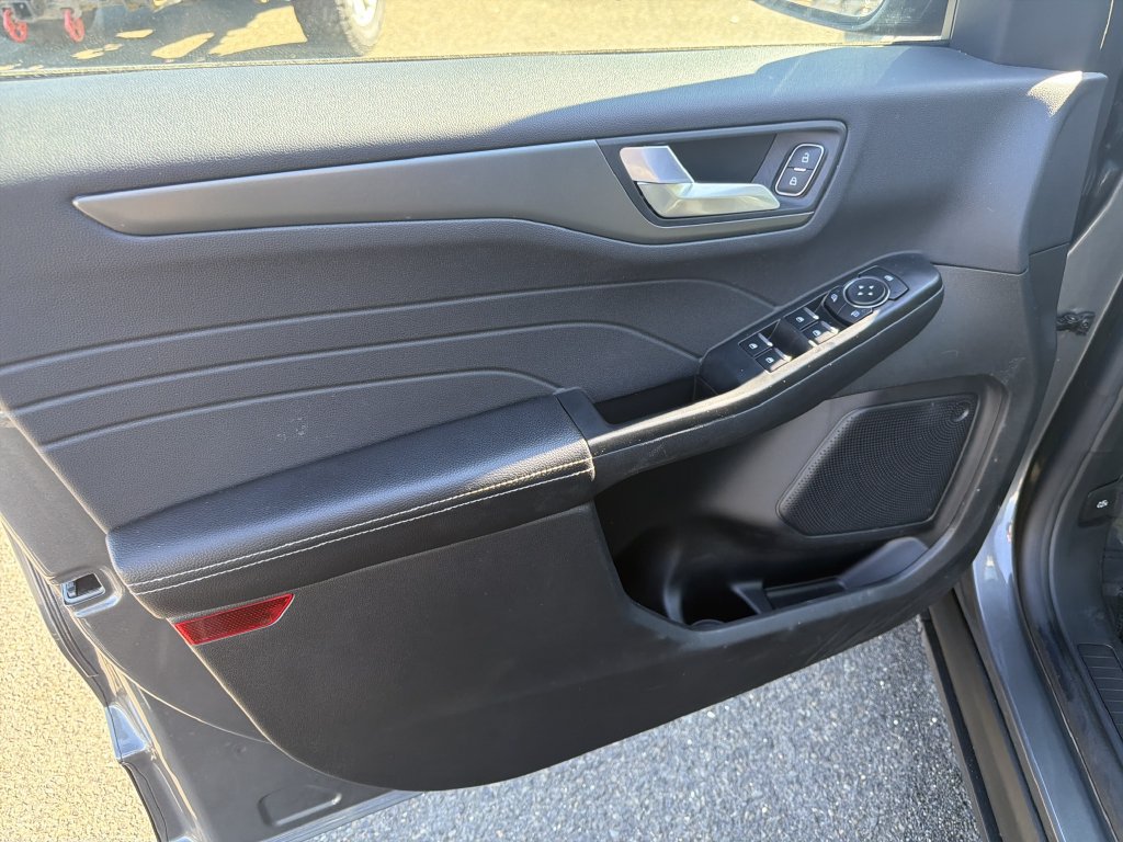 Used 2025 Ford Escape SE FWD image 10