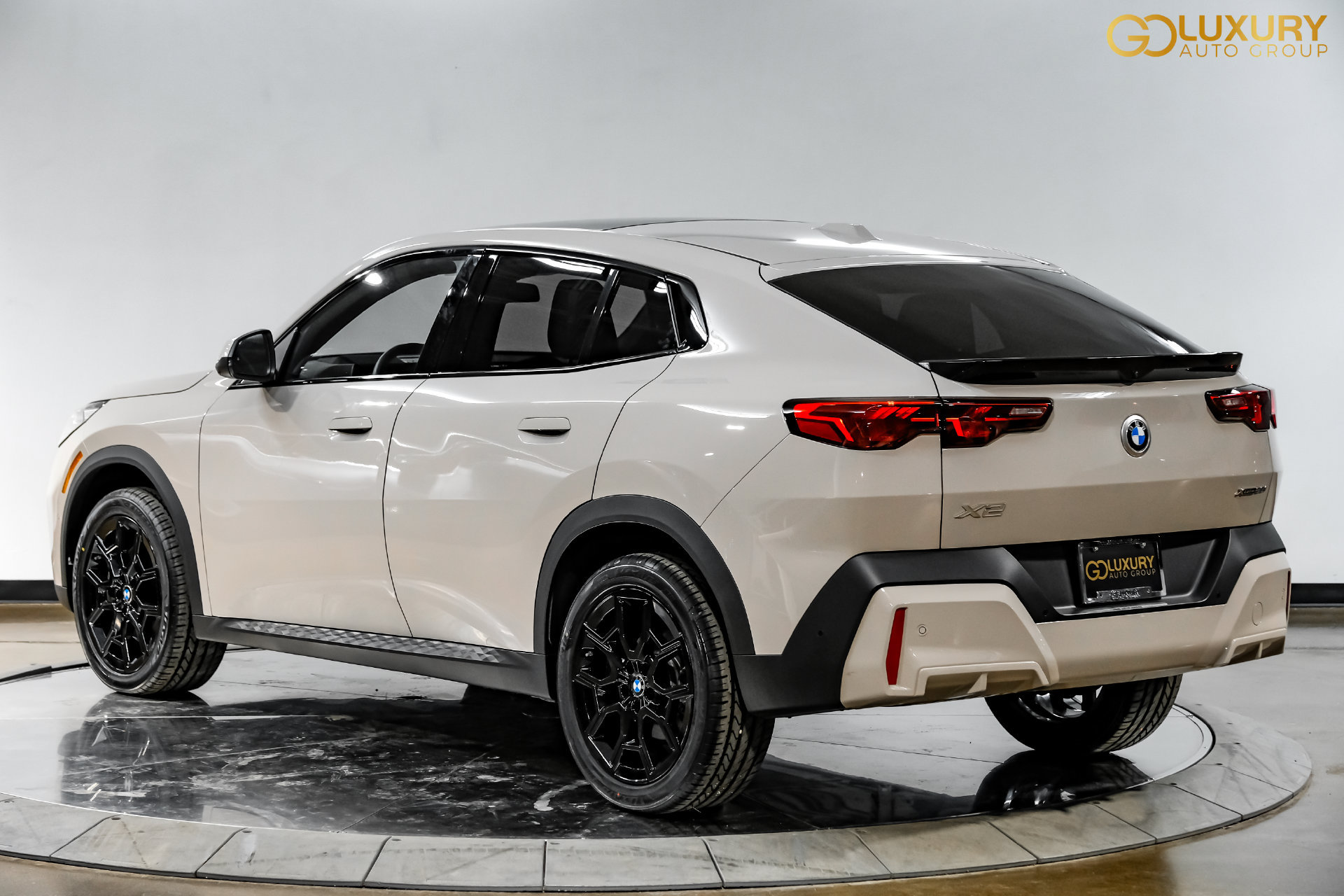 Used 2026 BMW X2 xDrive28i AWD/4WD image 12