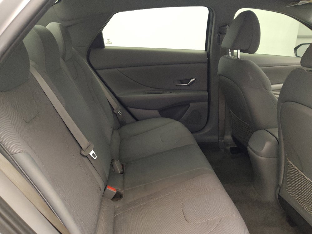 Used 2021 Hyundai Elantra SE FWD image 19