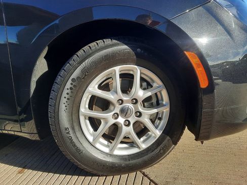 Used 2023 Chrysler Voyager LX image 22