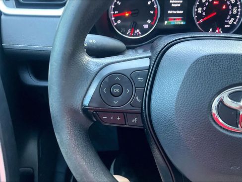 Used 2019 Toyota RAV4 LE FWD image 21
