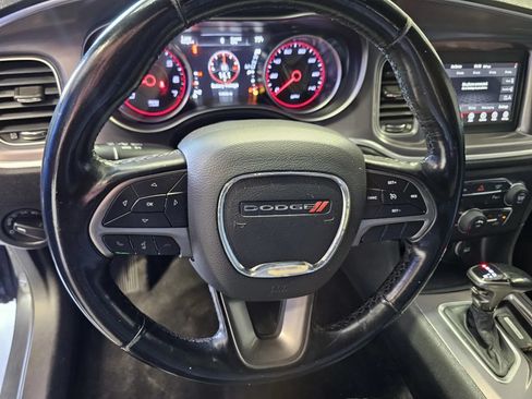 Used 2019 Dodge Charger SXT w/ Leather Interior Group RWD image 15