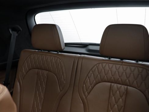 Certified 2025 BMW X7 M60i image 16