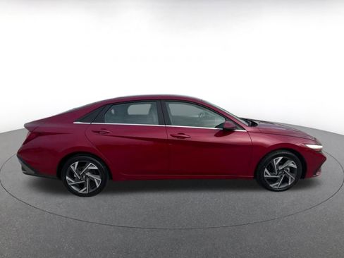 Used 2025 Hyundai Elantra Limited image 16