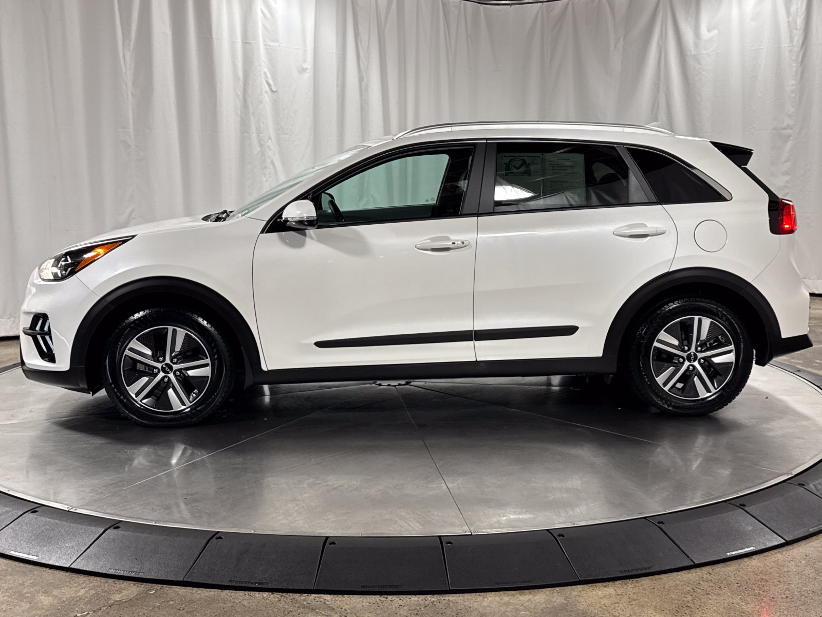 Certified 2022 Kia Niro EX Premium FWD image 8