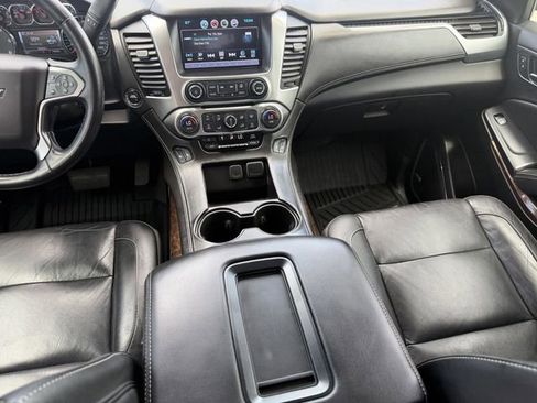 Used 2020 Chevrolet Suburban LT w/ Luxury Package AWD/4WD image 18