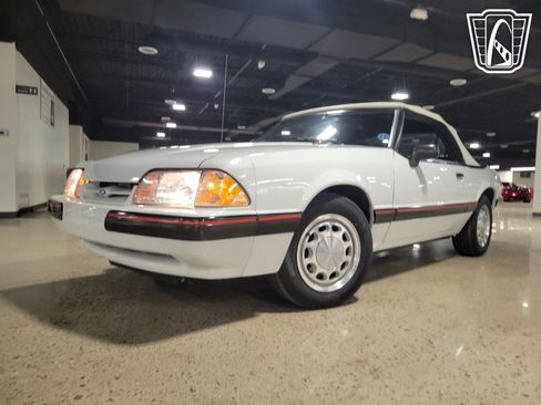 Used 1989 Ford Mustang LX image 2