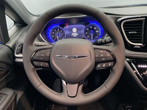 New 2026 Chrysler Pacifica Select w/ S Appearance Package image 15