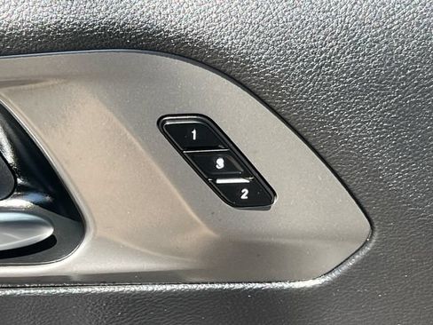 Used 2025 Chrysler Pacifica Select FWD image 17
