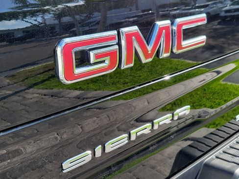 New 2026 GMC Sierra 1500 SLE image 9