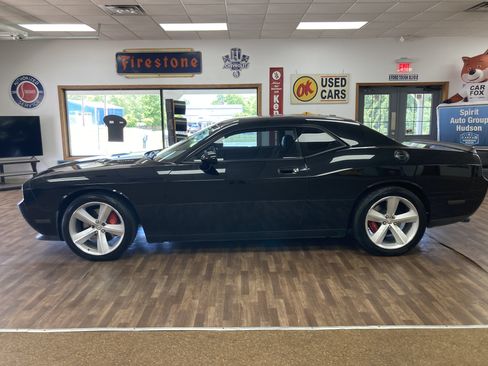 Used 2009 Dodge Challenger SRT8 RWD image 2