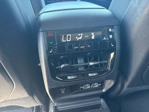 Used 2022 Jeep Grand Cherokee L Limited image 28