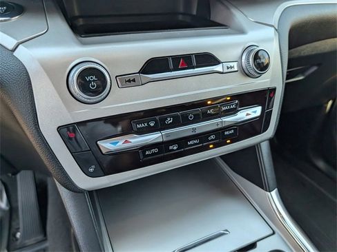 Used 2022 Ford Explorer XLT w/ Equipment Group 202A image 12