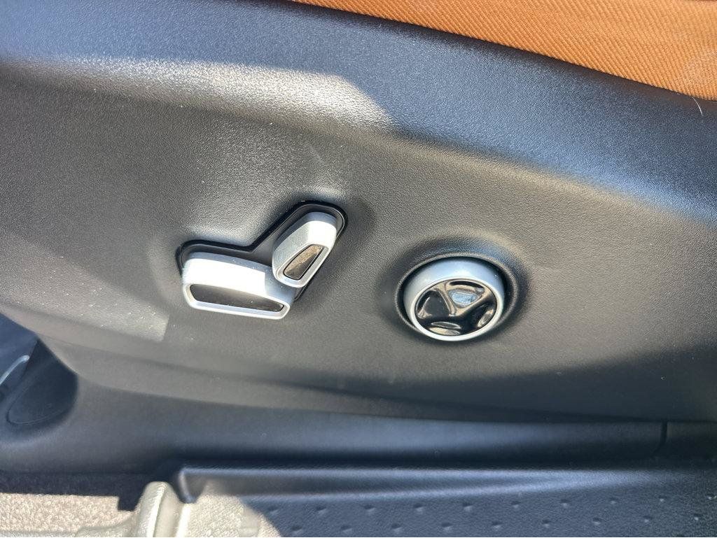 Used 2023 Chrysler Pacifica Pinnacle FWD image 33