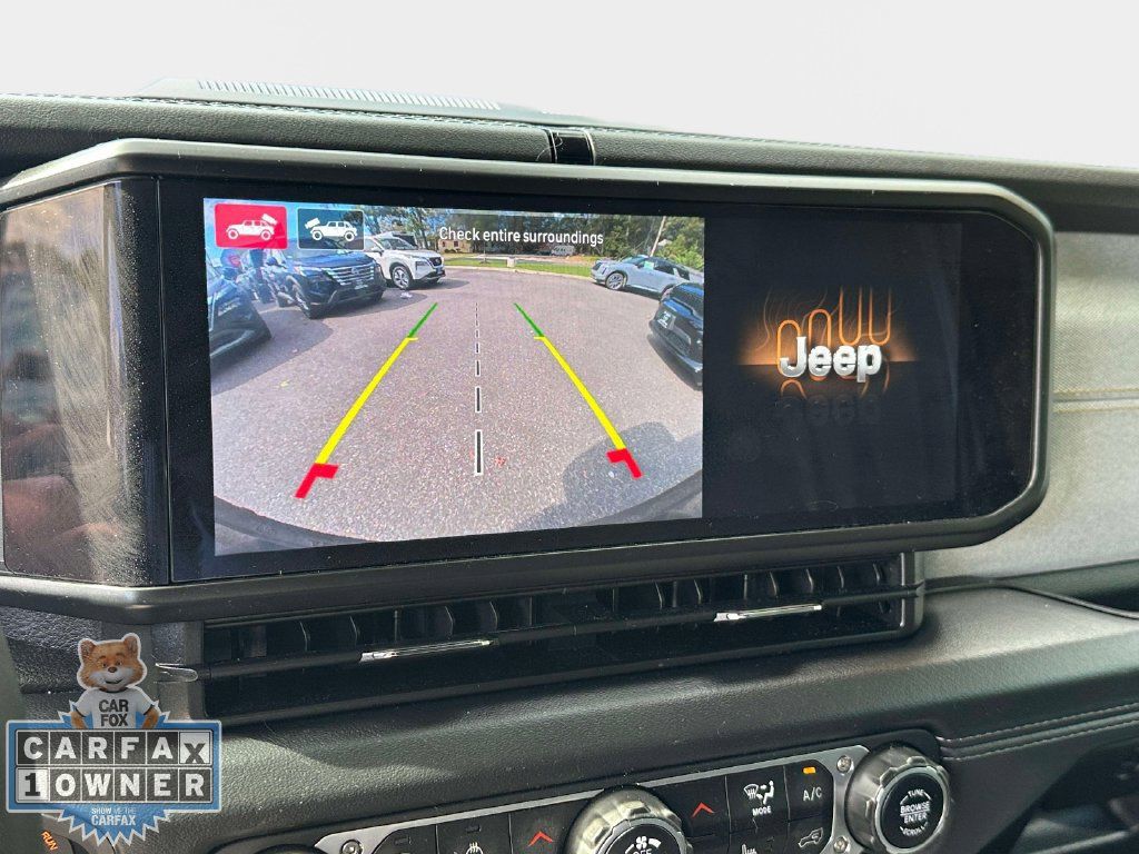 Used 2024 Jeep Wrangler Unlimited Sahara w/ Technology Group AWD/4WD image 28