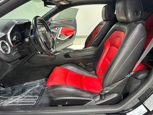 Used 2018 Chevrolet Camaro SS RWD image 13