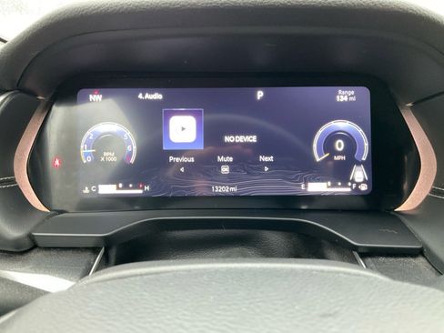 Used 2023 Jeep Grand Cherokee Altitude image 16