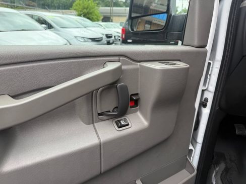 Used 2018 Chevrolet Express 2500 LS w/ Driver Convenience Package RWD image 14