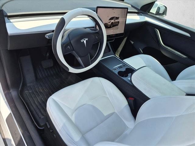 Used 2024 Tesla Model Y Long Range AWD/4WD image 9