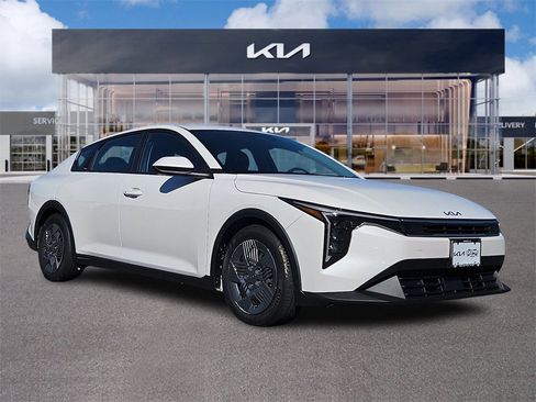 Certified 2025 Kia K4 LX image 1