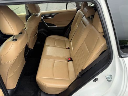 Used 2019 Toyota RAV4 XLE Premium FWD image 16
