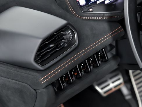 Used 2021 Lamborghini Huracan STO image 27