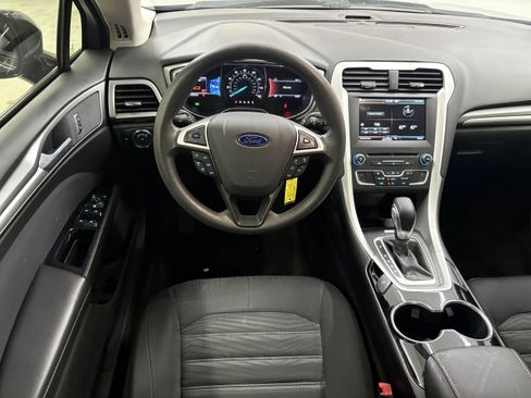 Used 2016 Ford Fusion SE FWD image 10