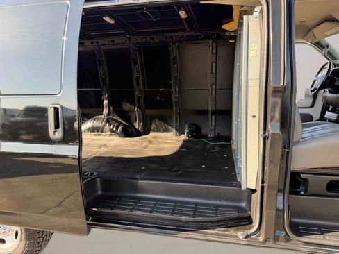 Used 2018 Chevrolet Express 2500 w/ Driver Convenience Package RWD image 10