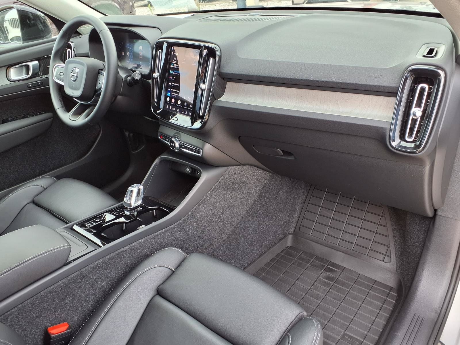 Certified 2025 Volvo XC40 B5 Ultra AWD/4WD image 10