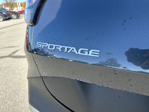 Used 2023 Kia Sportage EX image 11