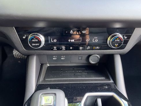 New 2026 Mitsubishi Outlander LE AWD/4WD image 24