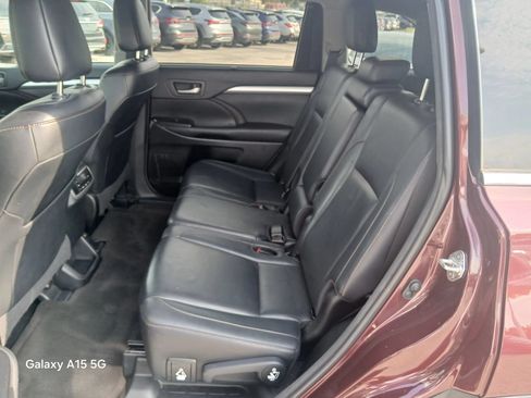 Used 2018 Toyota Highlander XLE FWD image 12