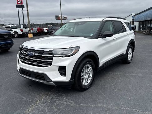 Certified 2026 Ford Explorer Active RWD image 3