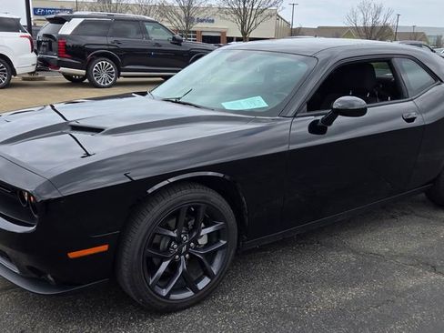 Used 2023 Dodge Challenger SXT w/ Blacktop Package image 4