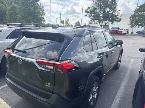 Used 2024 Toyota RAV4 LE AWD/4WD image 6