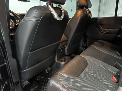 Used 2016 Jeep Wrangler Unlimited Sahara AWD/4WD image 33