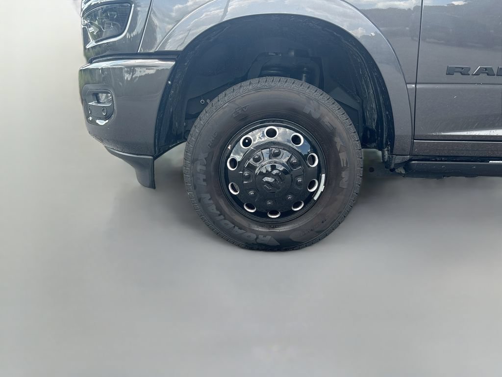 Used 2025 RAM 3500 Limited AWD/4WD image 13