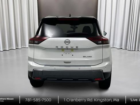 Used 2024 Nissan Rogue SL AWD/4WD image 6