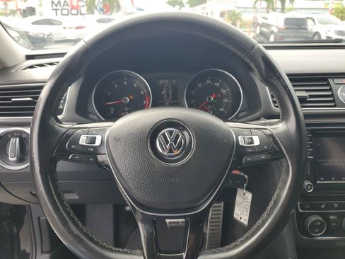 Used 2017 Volkswagen Passat 1.8T R-Line image 18