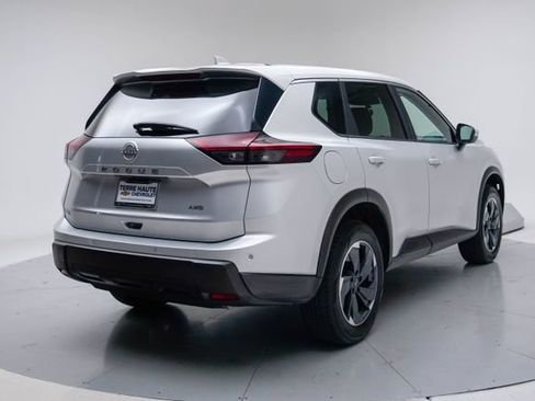 Used 2025 Nissan Rogue SV AWD/4WD image 7