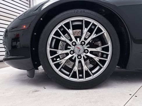 Used 2008 Chevrolet Corvette Coupe w/ Z51 Performance Package RWD image 12
