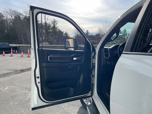 Used 2024 RAM 2500 Big Horn w/ Sport Appearance Package image 24