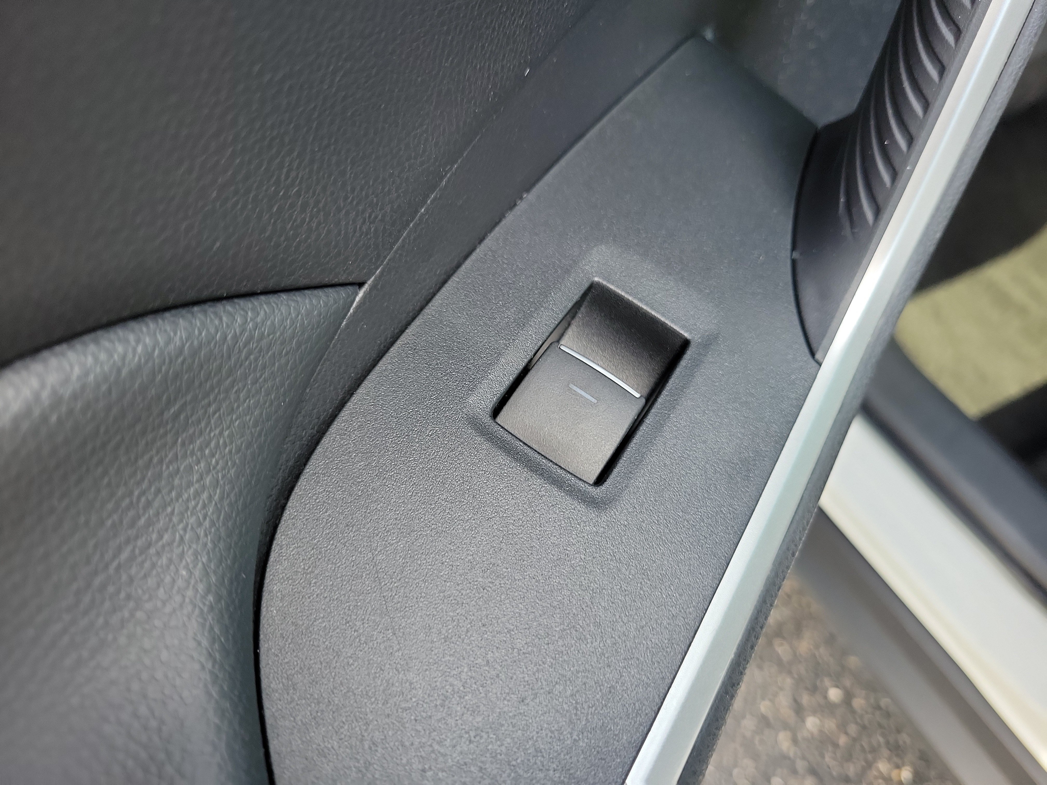Used 2024 Toyota RAV4 XLE FWD image 16