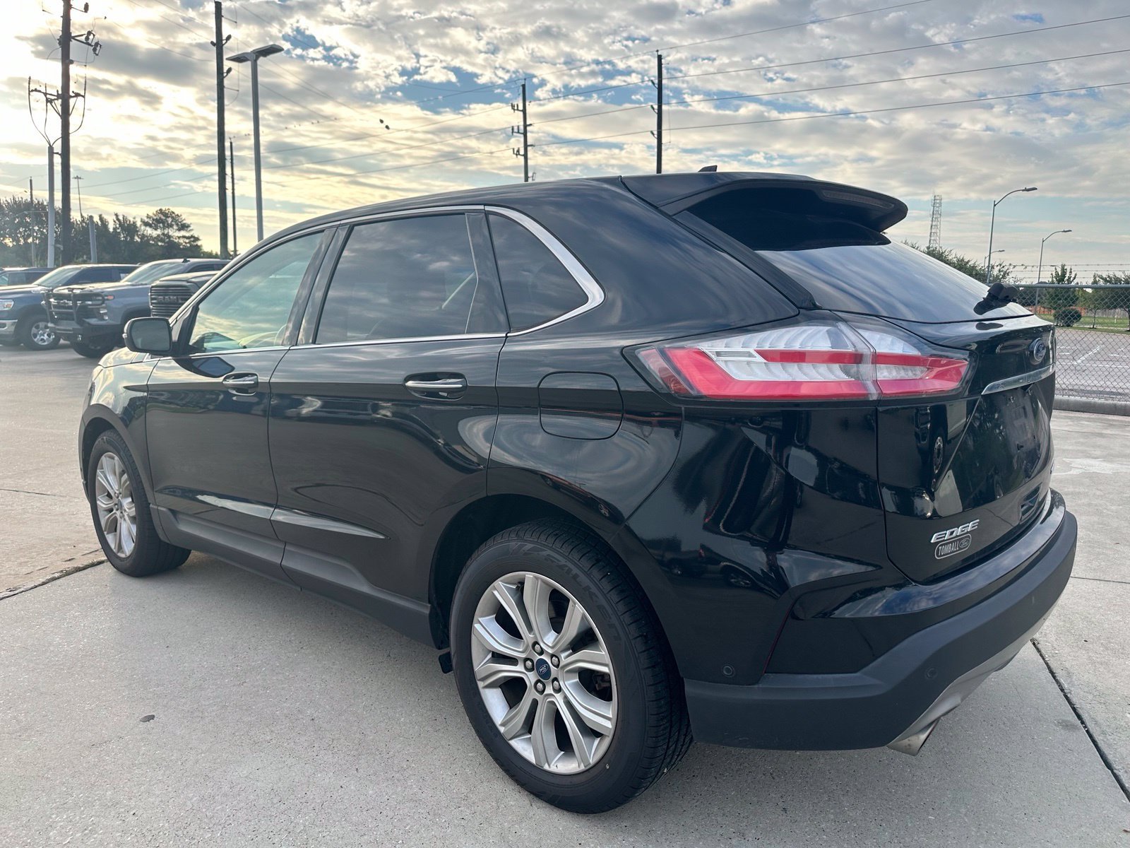 Used 2019 Ford Edge Titanium w/ Equipment Group 301A FWD image 5