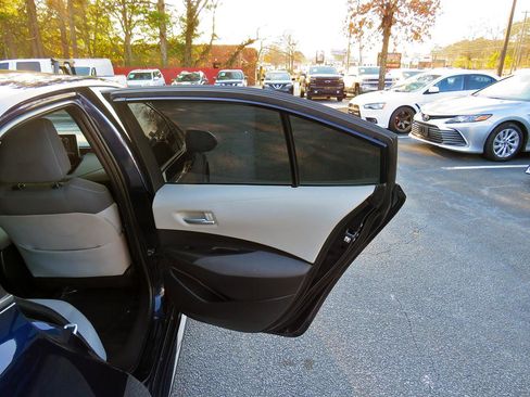 Used 2021 Toyota Corolla LE image 30